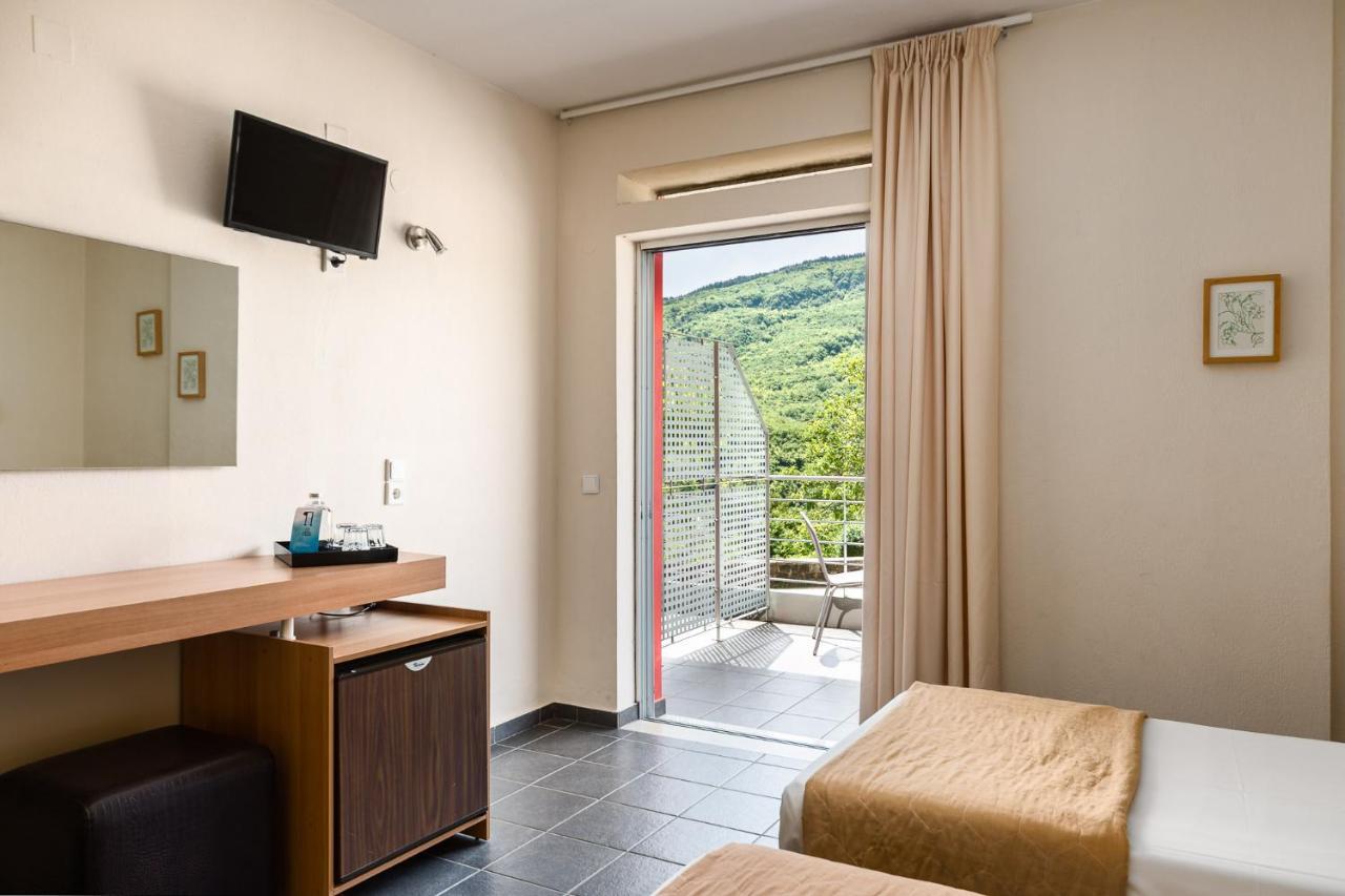 Gefiri Plakas Hotel, Tzoumerka Ngoại thất bức ảnh